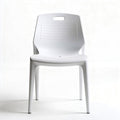 Sedia in plastica bianca impilabile per esterni dimensioni 45 x 45 x 80cm